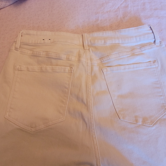 Reitmans warm white straight leg cropped jeans with raw hem, size 32 - Picture 4 of 6